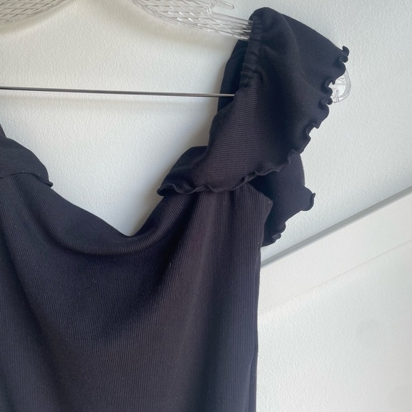 Aritzia Wilfred Maeva Ruffled Off-shoulder Black Bodysuit size M - Picture 4 of 9